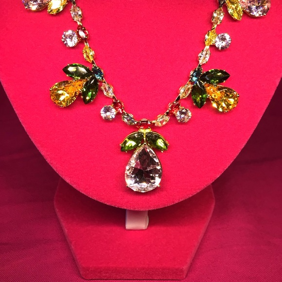 NWOT Rhinestone Flower Necklace - Picture 2 of 2